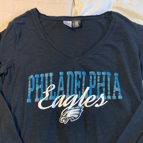 🏈Philadelphia Eagles Vneck, long sleeve tee - Picture 2 of 4